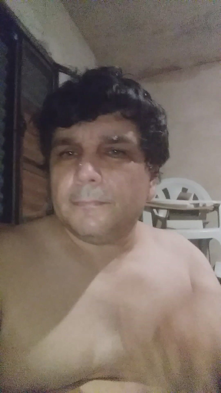 Claudio: Yüzümü boşalma ile doldurdu