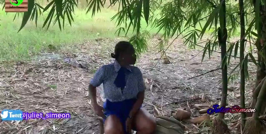 Julietsimeon: Julietsimeon 소녀, 덤불에서 농부에게 따먹혀.