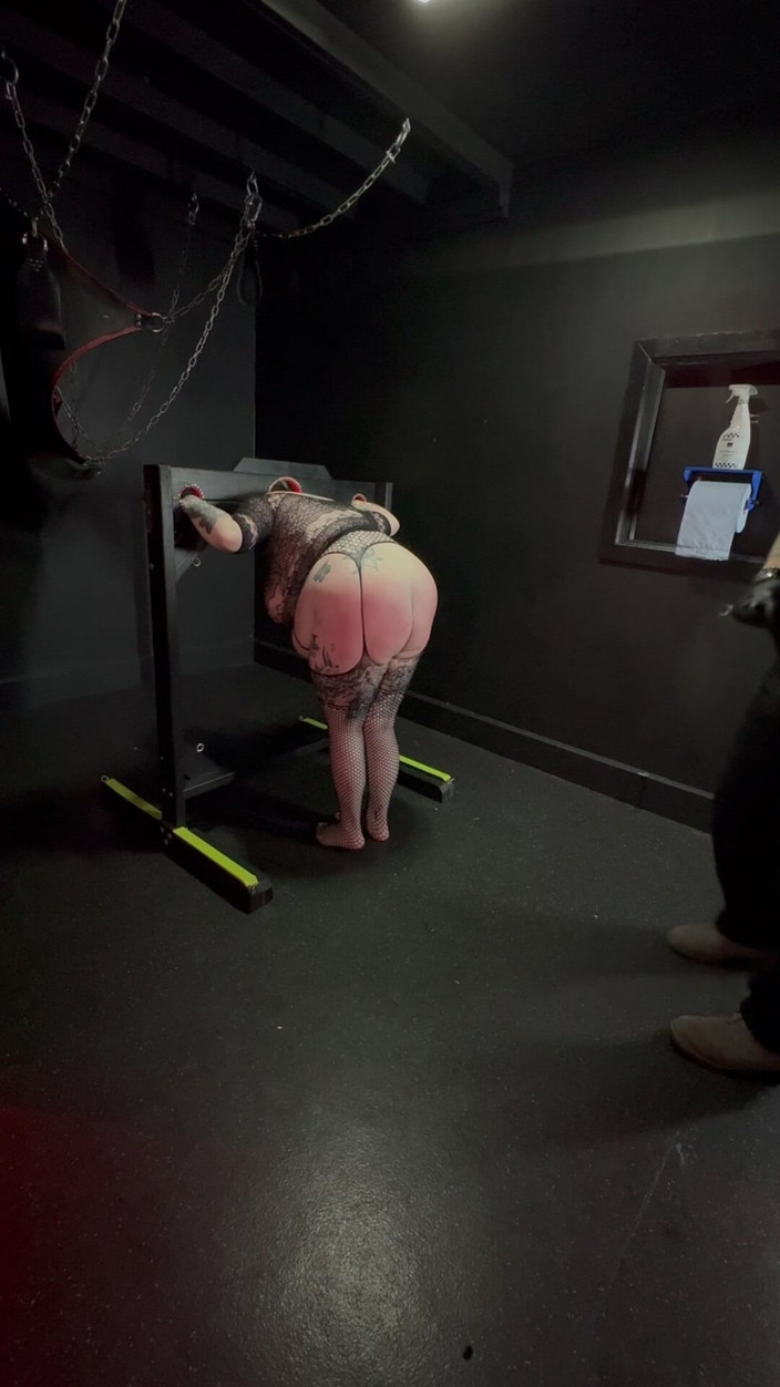 Bambi_beauty1: La ragazza rossa si rompe bambi