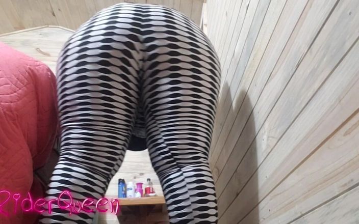 Riderqueen BBW Step Mom Latina Ebony: 性交された後の恋人の家で熟女シャワー