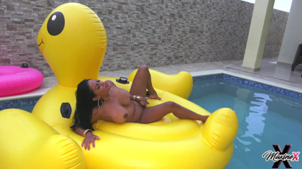 Maxine X: Slutty Asian MILF Maxine X floats around pool and has...