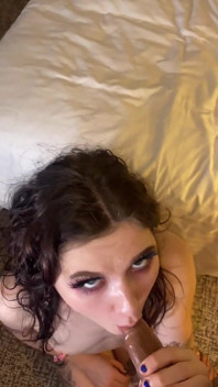Britische 18-jährige lutscht und fickt während eines Fotoshootings in einem hotel