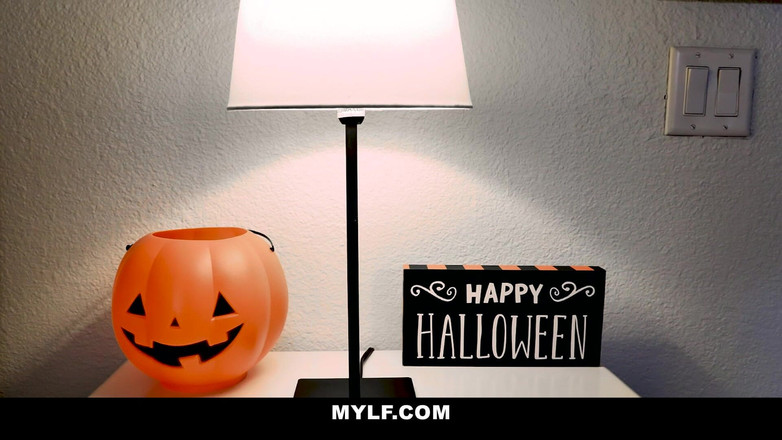 Mylf Official: Halloween Kul Cosplay Anna Bell Toppar