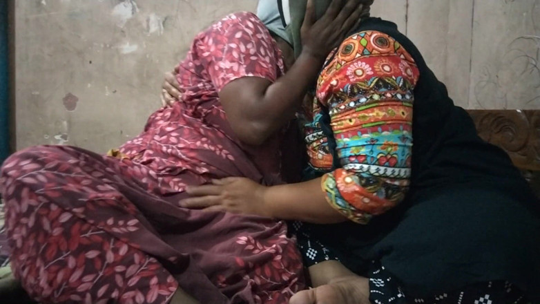 Benita sweety: Tamil Lesbian Aunty Hot Sex with Young Boy