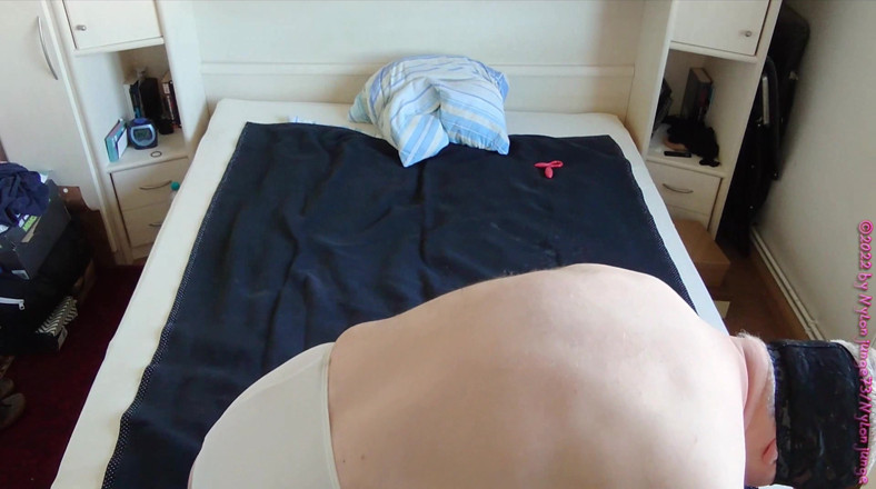Carmen_Nylonjunge: 가터 벨트와 나일론을 입은 발정난 3