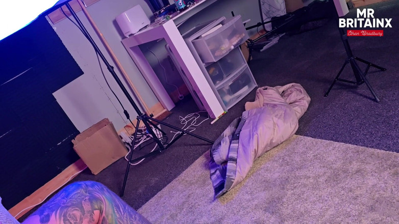 Mr Britain X: Розваги на дивані з моїм прямим другом