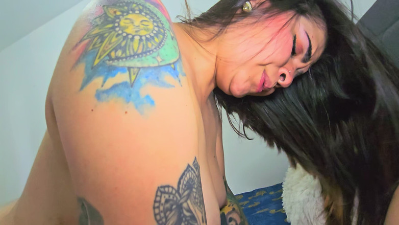 Alexapink: मैं अपने सौतेले पिता को अपनी विशाल गांड से बहकाती हूं