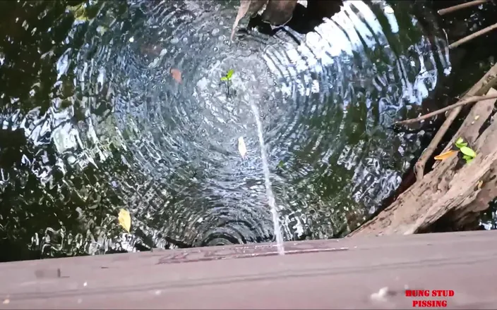 Max Magnummann: Hung Stud Pissing 4K - the Godly Golden Liquid