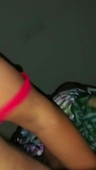 Chica universitaria caliente follando en la habitación del hotel