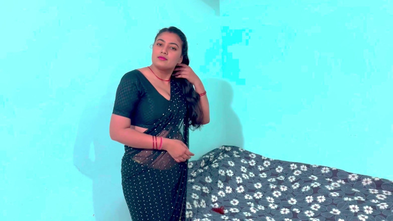 Hotty_ragini: 인도 새엄마 공유 싱글침대와 배다른 아들 행복하게 만든,풀 힌디어 오디오