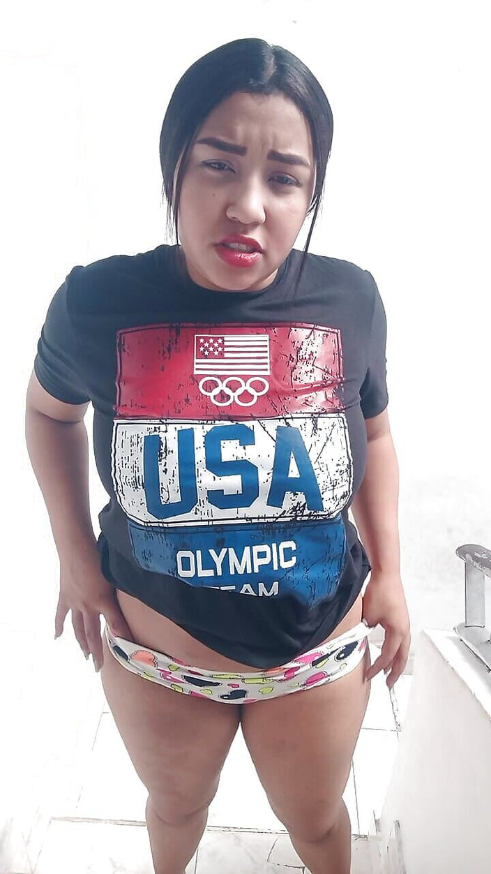 Pikaa6: 의붓아빠의 큰 자지를 따먹는 뚱뚱한 십대 라틴계 여자