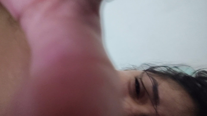 AngyAmazon: Jag knullade med min cuckold medan jag pratade med en...
