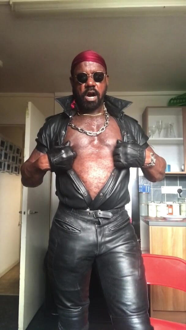 Brodyjayrichardson: Siyah sigara içen kas baba meme ucu oyunu