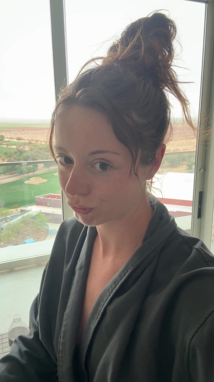 Nadia Foxx: Pomocí aplikace My Lush k stříkání v lázeňské sprše | Riskantní...