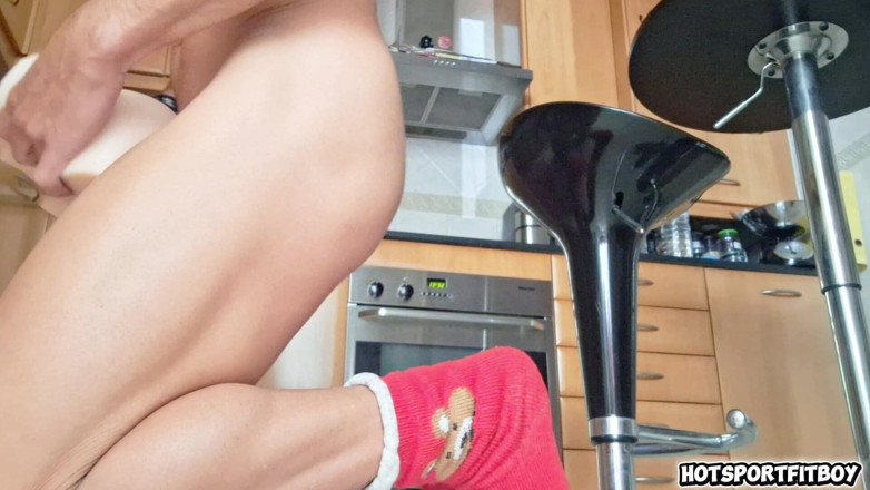 Hotsportfitboy: Un grosso cazzo si scopa un giocattolo stretto ovunque – compilation...