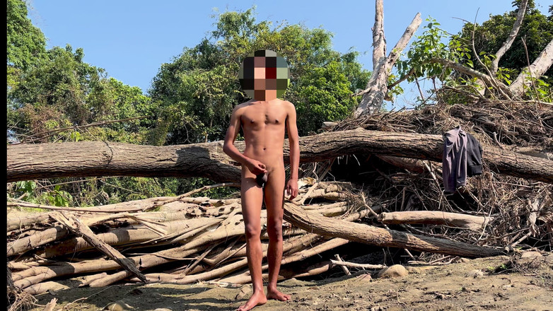 LonlyBoy: Jungen solo-jungen im dschungel genießen