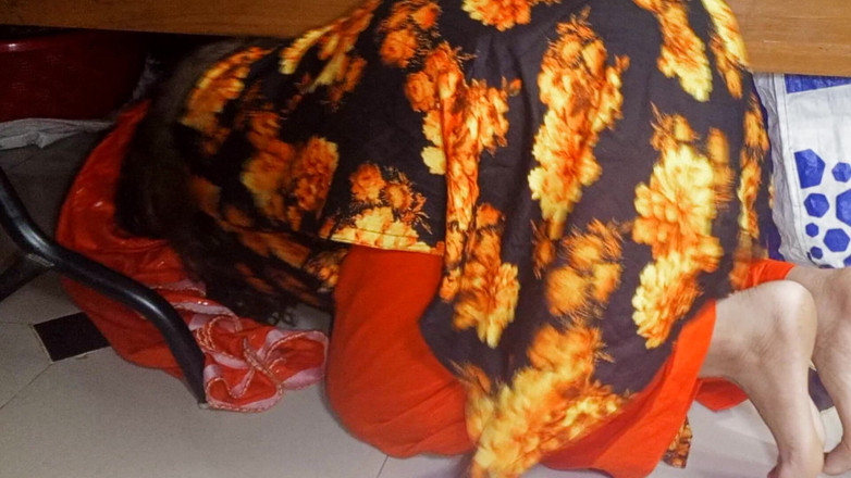 Dhaka studio: Passo irmão fodeu meia-irmã enquanto ela está presa na cama