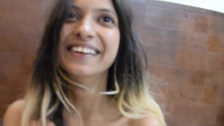 YourDickSucker: 我害羞的女友裸体时看起来很可爱
