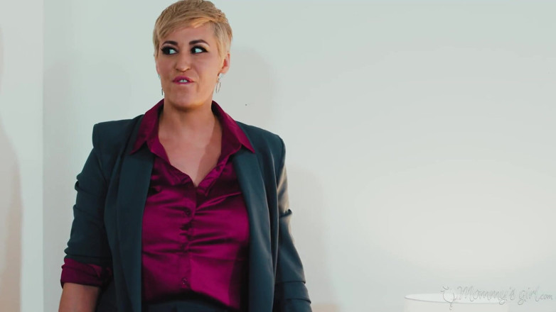 Mommy's Girl: La niña de mamá - milf estresada Ryan Keely atrapa a...