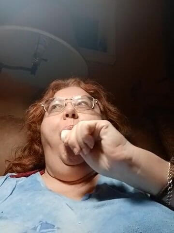 BBW nurse Vicki adventures with friends: Eating an ice cold line popsicle
