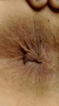 Sweet Closeup Hairy Winkling ciasny brązowy mały dupek