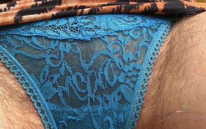 ATK Hairy: Олівія Джонс привертає увагу своїм щасливим слідом