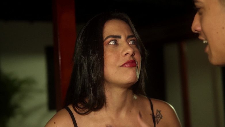 NPNS Club XXX: Sexy milfka je překvapena obrovským monstrózním ptákem její nové sousedky...