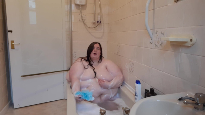 SSBBWLadyBrads: Ssbbw bath time fun and belly jiggle