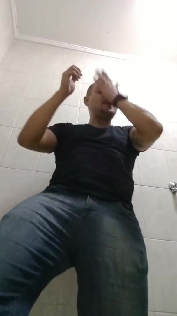 Xanvaskas: Exhibitionism in the bathroom