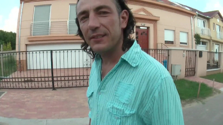 Horny girls want to fuck: Blonďatá hračka bušená a saje koule muži