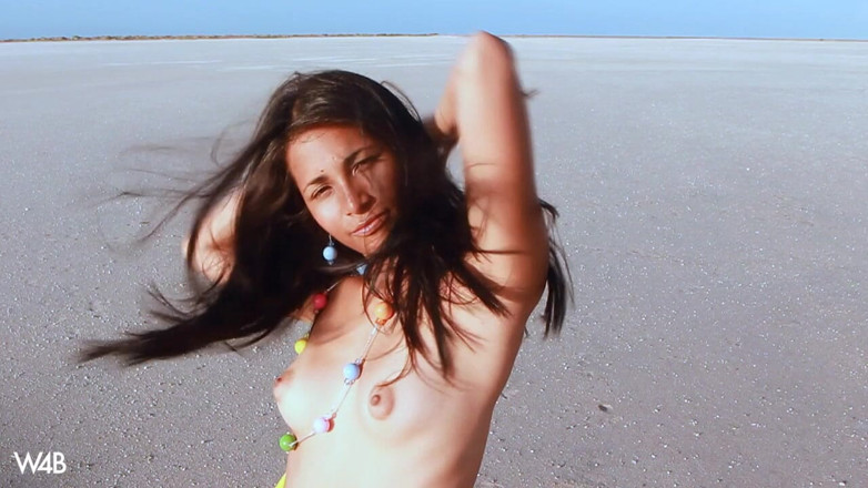 Watch4beauty: Latina Solo
