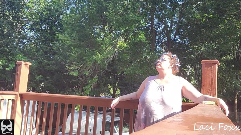 Foxx Denn Studio: Ma's Smokin' in Curlers