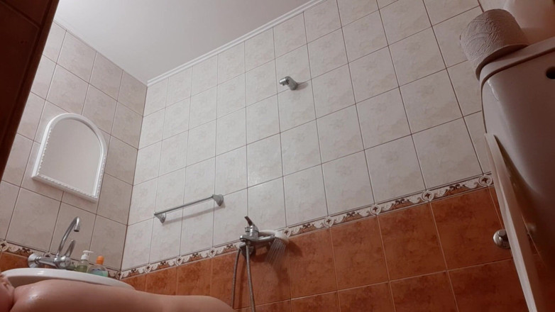 Putarankahotmilf: Nasty wet action in bathroom