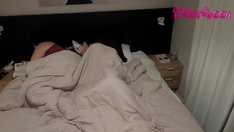 Riderqueen: 继母分享继子的床 - 给粉丝的熟女胖美女的视频