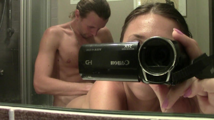 Dirty fantasy: Amatérská nevlastní sestra šuká v koupelně