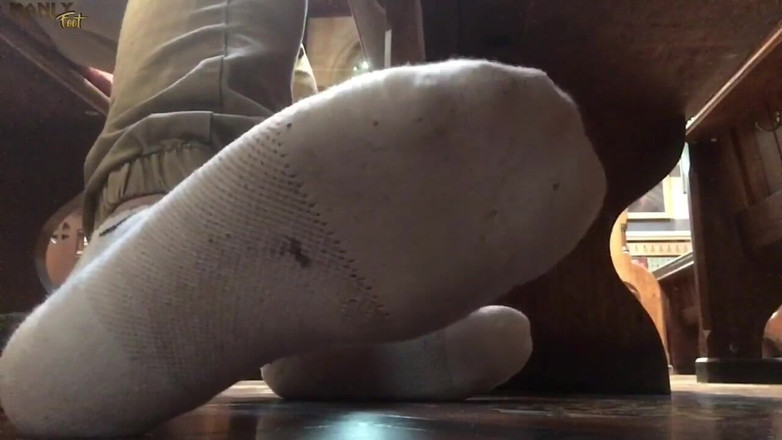 Manlyfoot: Ваши молитвы были даны ответом - босиком в католической церкви - греховные ноги покаялись