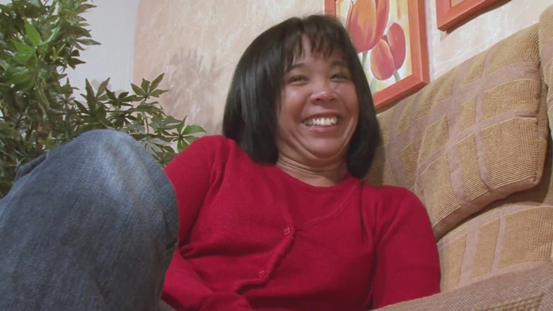 Swinger Friends Germany: Vrei să vezi mica mea gaură asiatică strâmtă?