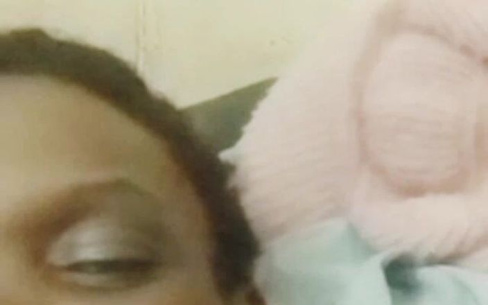 Me and my new slut: Ebony Mature Bitch Loves Masturbating Mutually on Call,
