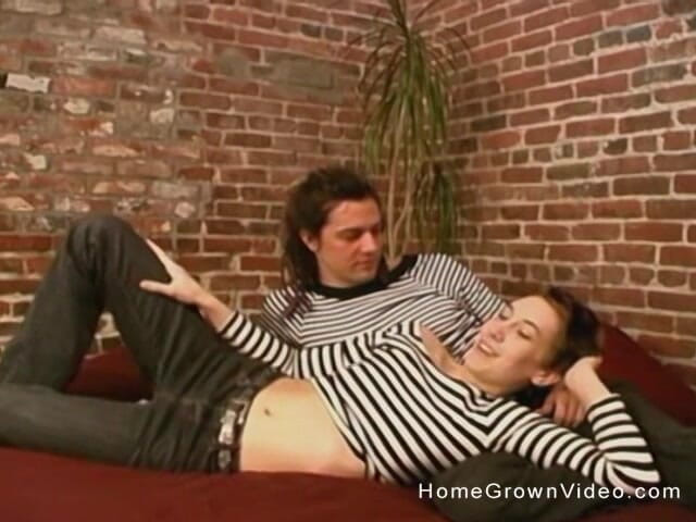Homegrown Amateurs: Cuplu natural Pam și Emery se fut pe film
