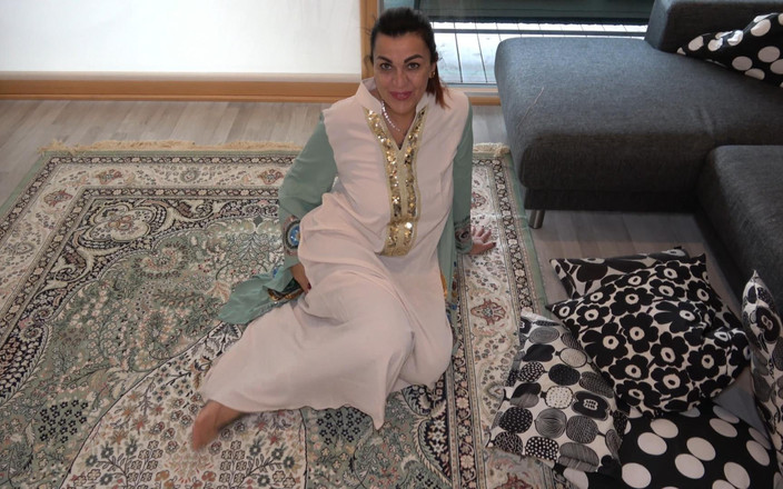 Amateur Homemade Porn: 欲求不満なアラブの継母が19歳の継息子とセックスする