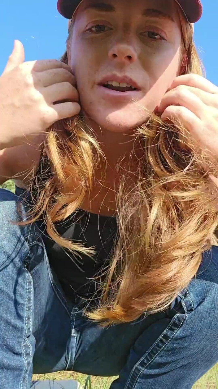 NaughtyRedFarmgirl: Rödhårig grindar fötter sprutar och knullar röv