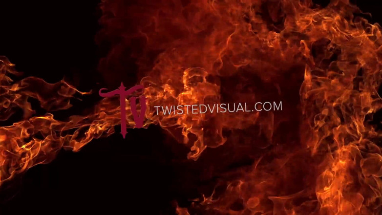 Twisted Visual: Cewek cantik Asia mendapat dua kontol hitam besar dan gemuk