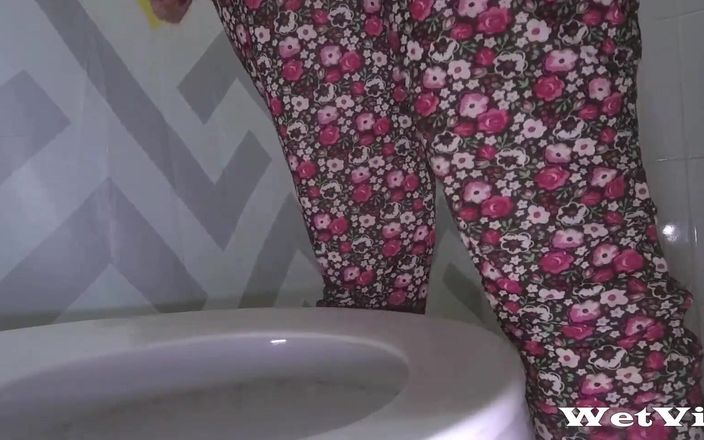 Wet Vina: Real banheiro de manhã gordinha fazendo xixi no cu