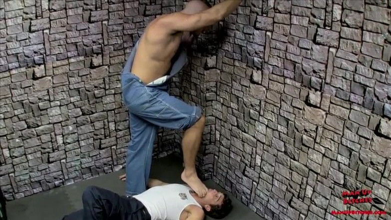 ManUpFilms: Uomo foot prison
