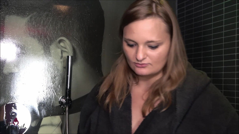 Lina Mila: Moje první stříkající video!! Spontánně stříkal během šukání zezadu v parní...