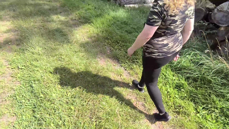 Bouncy Tits Action: Wandern mit Nippelklemmen