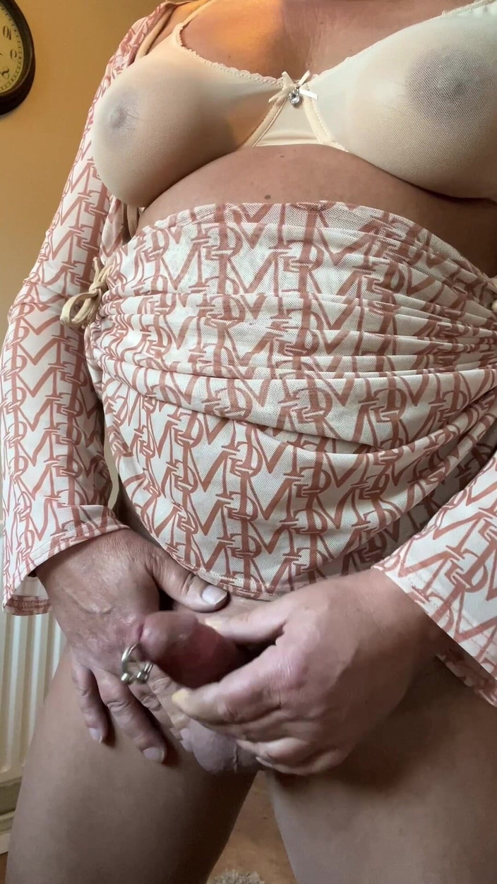 Kellycd2022: Amateur-transvestiert kellycd2022 sexy MILf masturbiert den schwanz meines großen sissy-mädchens...