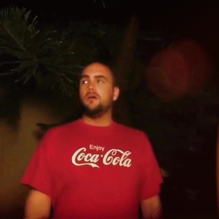 Alaric Corvinus: Пізно вночі дим на відкритому повітрі.