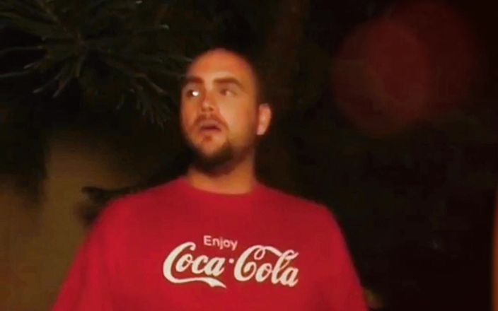 Alaric Corvinus: Pozdní noc Kouř venku.