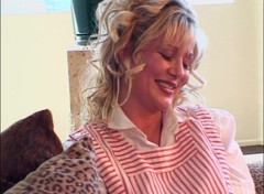 Freaks on Cocks: Amamentando milf com peitos grandes sendo fodido profundamente